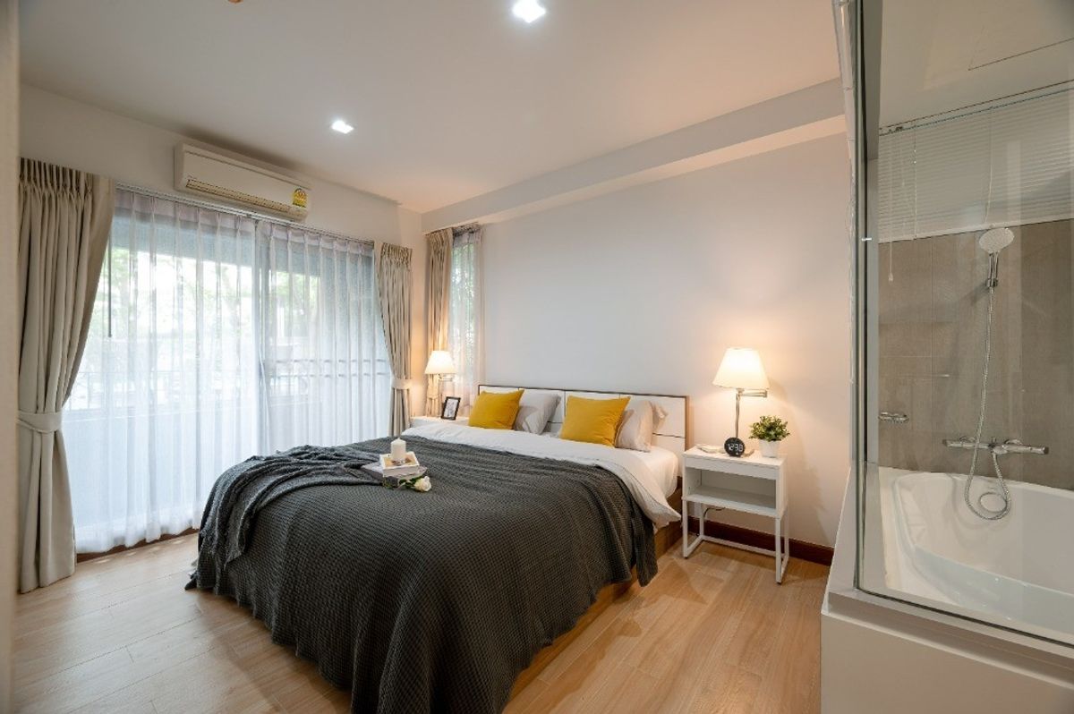 ขายคอนโดสุขุมวิท อโศก ทองหล่อ : LTH12140 – The Seed Sukhumvit 26 FOR SALE Size 82.97 sqm. 2 beds 2 baths Near BTS Phrom Phong Station ONLY 8.29 MB