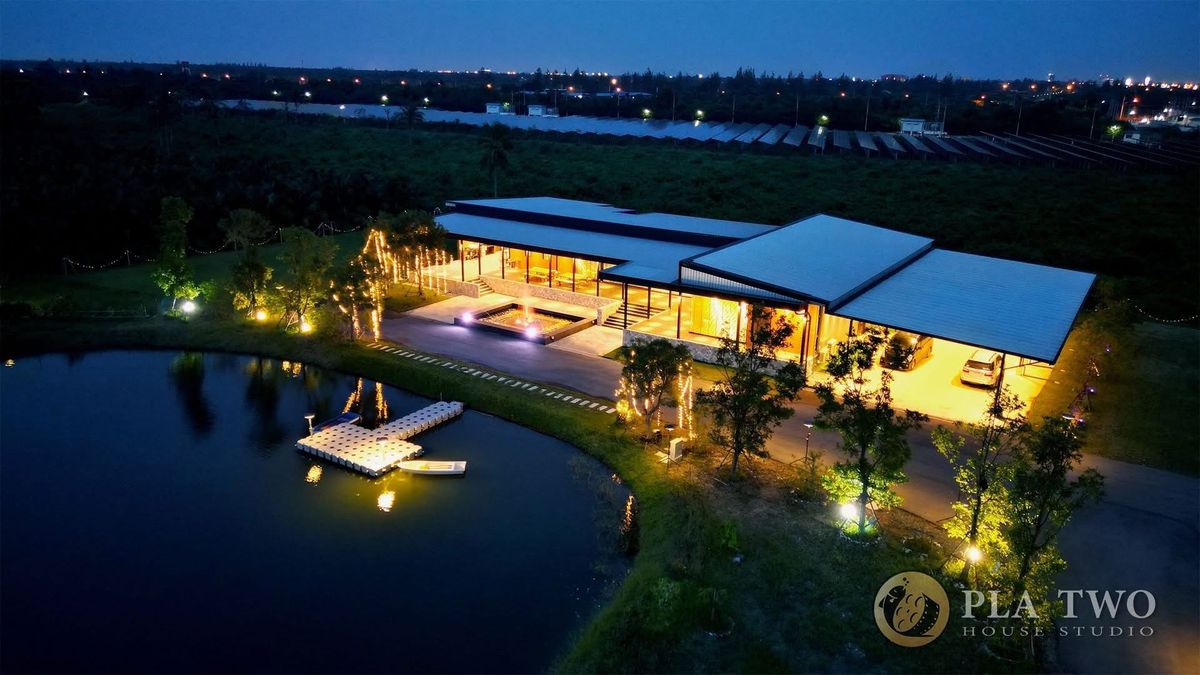 For SaleHouseSamut Songkhram : ❖ House with land 13 rai, Amphawa ❖ One -story house, 5 bedrooms, 6 bathrooms | 5,200.00 SQ.W., 900.00 SQ.M. | Beautiful land plots | Opposite the entrance to the Khlong Khon Samut Songkhram