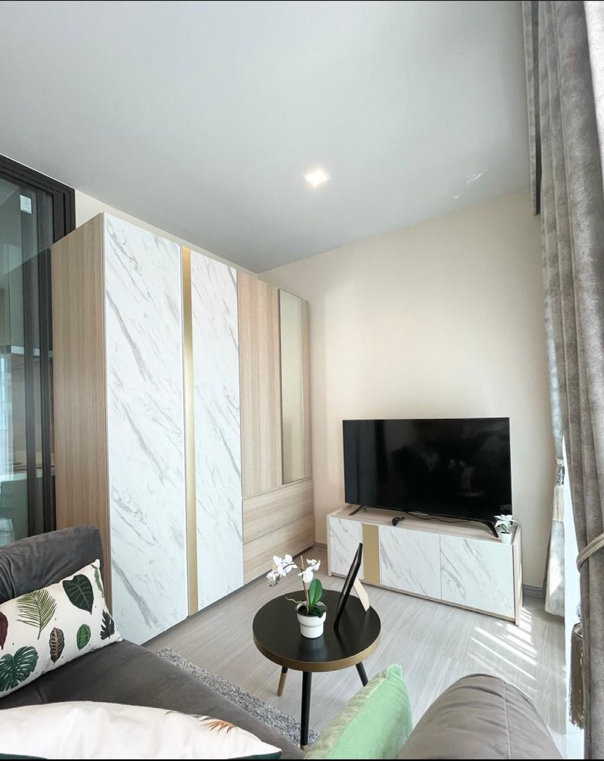 ขายคอนโดพระราม 9 เพชรบุรีตัดใหม่ RCA : Foreigner Quota ขายพร้อมผู้เช่า Life Asoke Rama 9 ราคา 3,490,000 บาท [SHN00145]