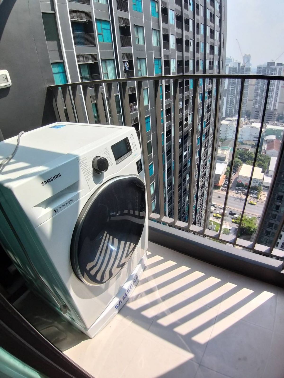 ขายคอนโดพระราม 9 เพชรบุรีตัดใหม่ RCA : Foreigner Quota ขายพร้อมผู้เช่า Life Asoke Rama 9 ราคา 3,490,000 บาท [SHN00145]