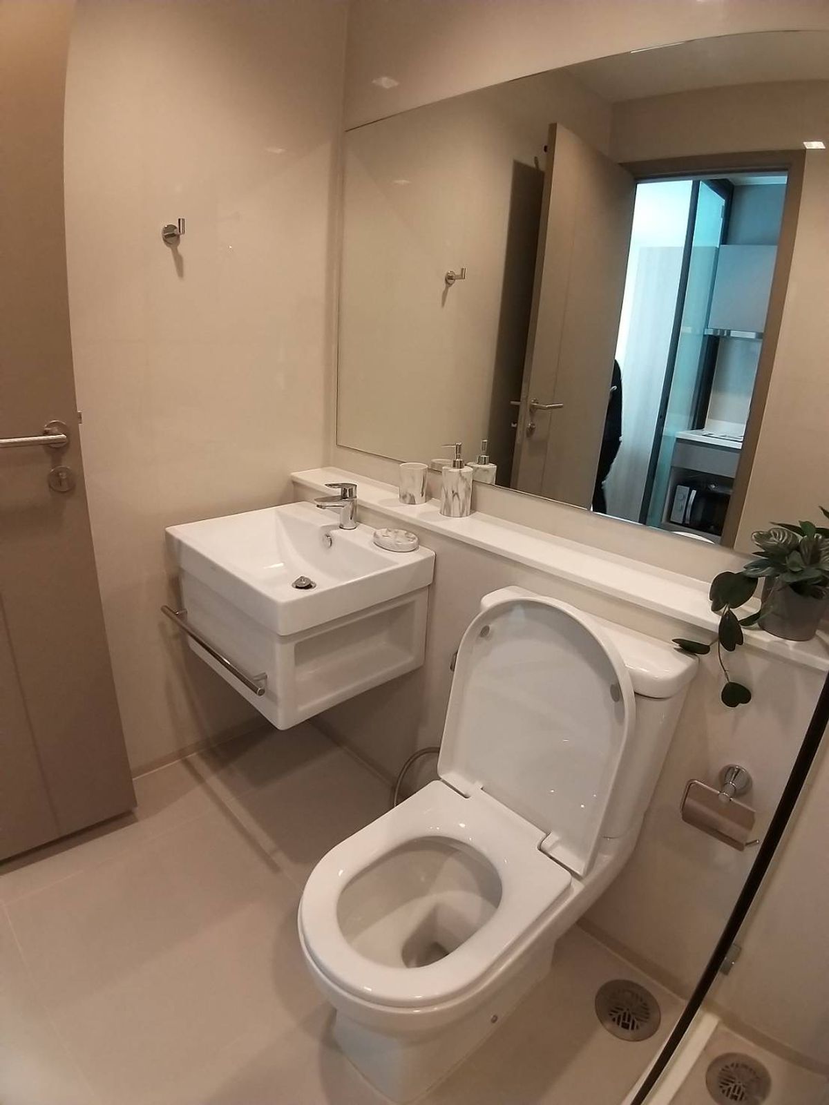 ขายคอนโดพระราม 9 เพชรบุรีตัดใหม่ RCA : Foreigner Quota ขายพร้อมผู้เช่า Life Asoke Rama 9 ราคา 3,490,000 บาท [SHN00145]