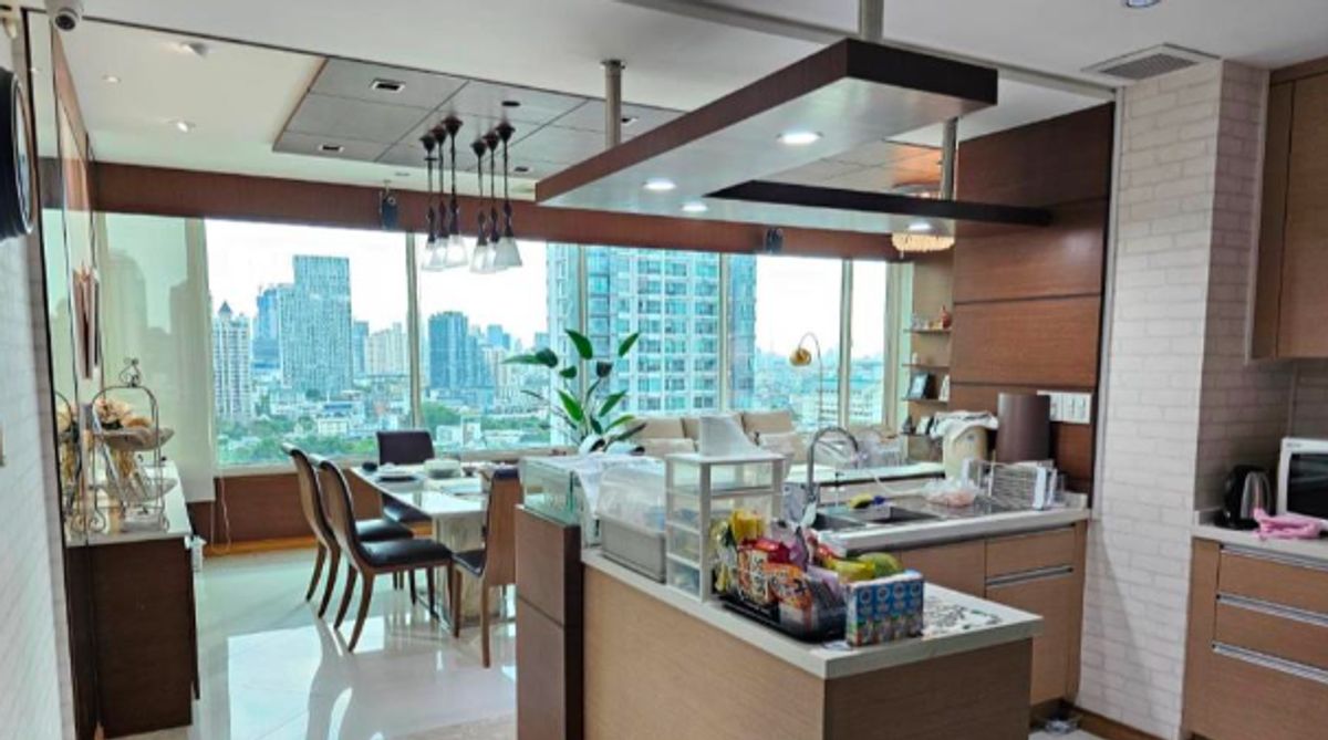 ขายคอนโดสาทร นราธิวาส : 3ห้องนอนห้องใหญ่มาพร้อมห้องแม่บ้าน ใกล้ BTS เซนต์หลุยส์และช่องนนทรี✨The Empire Place✨3 ห้องนอน 4 ห้องน้ำ ขนาด 157 ตร.ม ใกล้ BTS ช่องนนทรี Tel.0982645161 