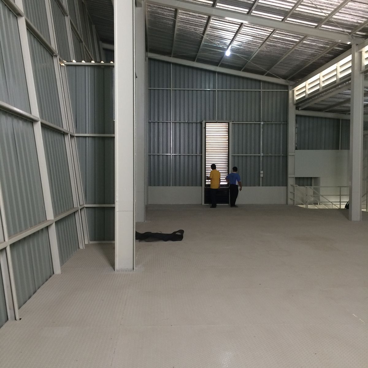 For RentWarehouseChaengwatana, Muangthong : Rent warehouses in the area of ​​1,000 sqm. Soi Ngamwongwan 19, convenient to travel near Pantip Ngamwongwan.
