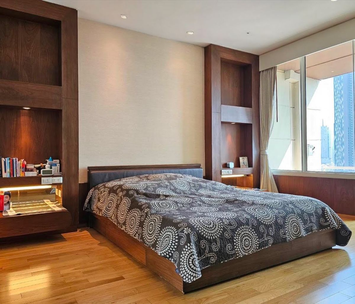 ขายคอนโดสาทร นราธิวาส : 3ห้องนอนห้องใหญ่มาพร้อมห้องแม่บ้าน ใกล้ BTS เซนต์หลุยส์และช่องนนทรี✨The Empire Place✨3 ห้องนอน 4 ห้องน้ำ ขนาด 157 ตร.ม ใกล้ BTS ช่องนนทรี Tel.0982645161 