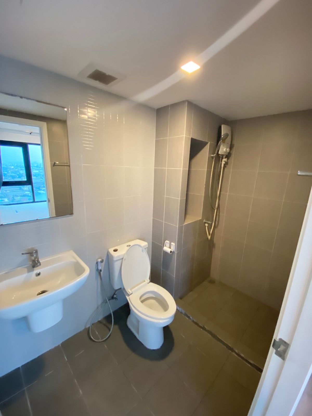 ให้เช่าคอนโดสมุทรปราการ สำโรง : ให้เช่า 🔥 Kensington Sukhumvit - Theparak 🔥 เฟอร์นิเจอร์ และ เครื่องใช้ไฟฟ้าครบ ใกล้ MRT ทิพวัล