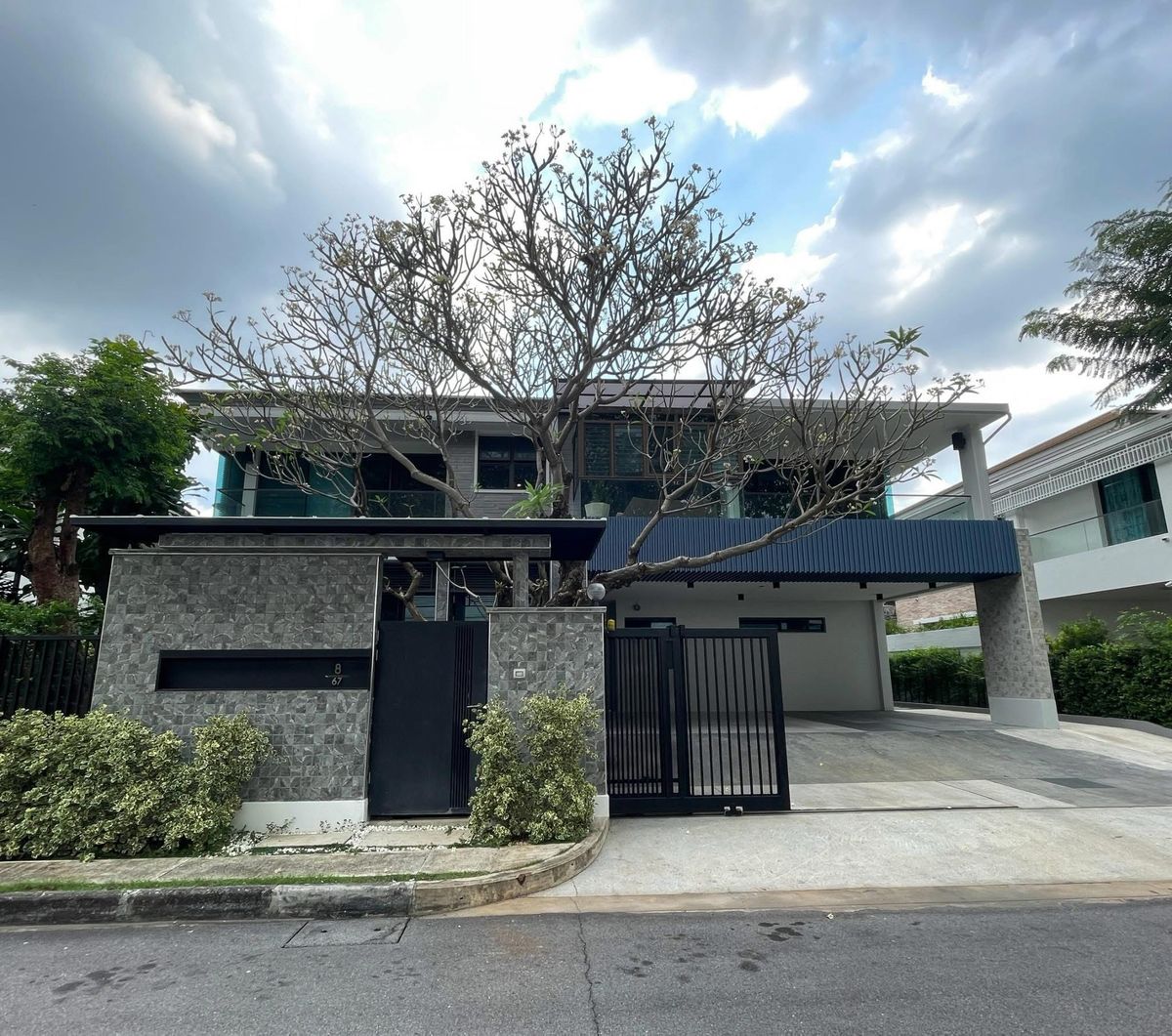 ขายบ้านเกษตร นวมินทร์ ลาดปลาเค้า : LTH12149 – Home FOR SALE Ladawan Village Size 118 sqw. 378 sqm. 4 beds 5 baths Near MRT Lat Phrao Station ONLY 28.9 MB