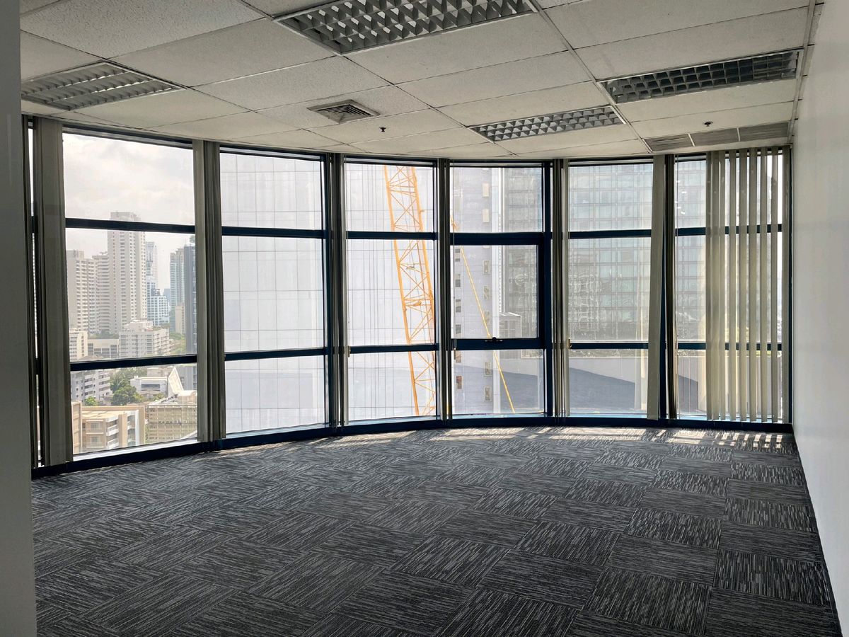 For RentOfficeSukhumvit, Asoke, Thonglor : (BTS Asoke) for rent at 89 square meters, beautiful view, 2.7 meters high