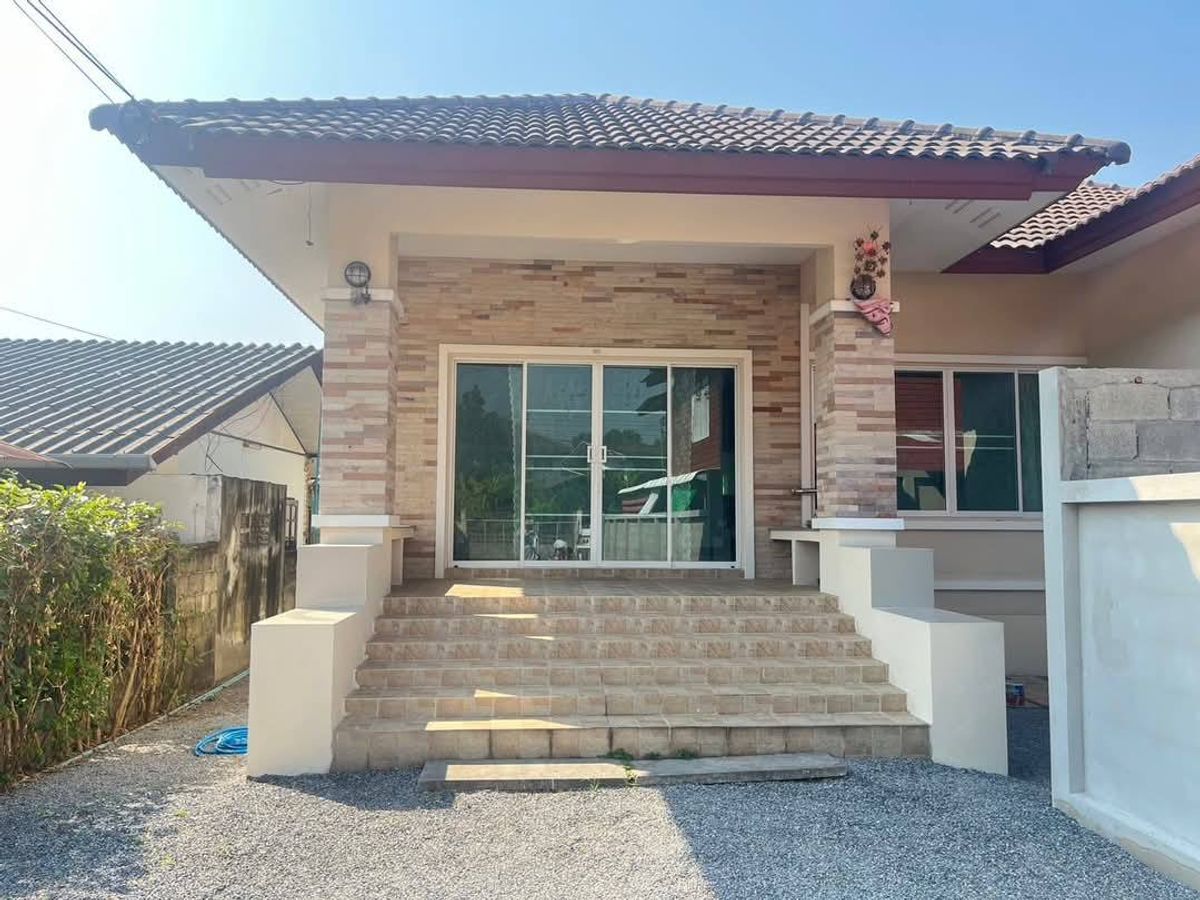 For RentHouseChiang Mai : Single house, Saraphi pedestrian, 150 meters, spacious, peaceful, private, can raise pets
