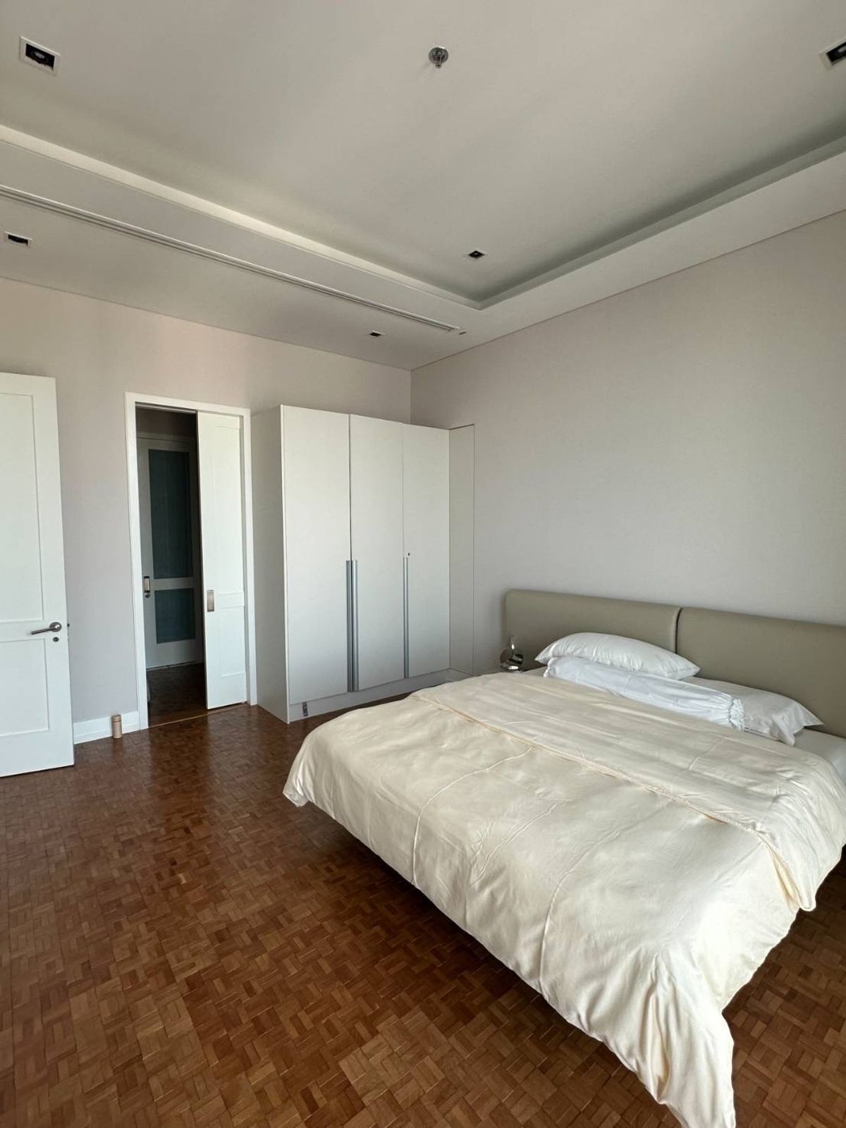 For SaleCondoSathorn, Narathiwat : Sell with tenant til March 27
2 Bedroom Luxury Condo for Rent and Sale at The Ritz-Carlton Residences Bangkok near BTS Chong Nonsi