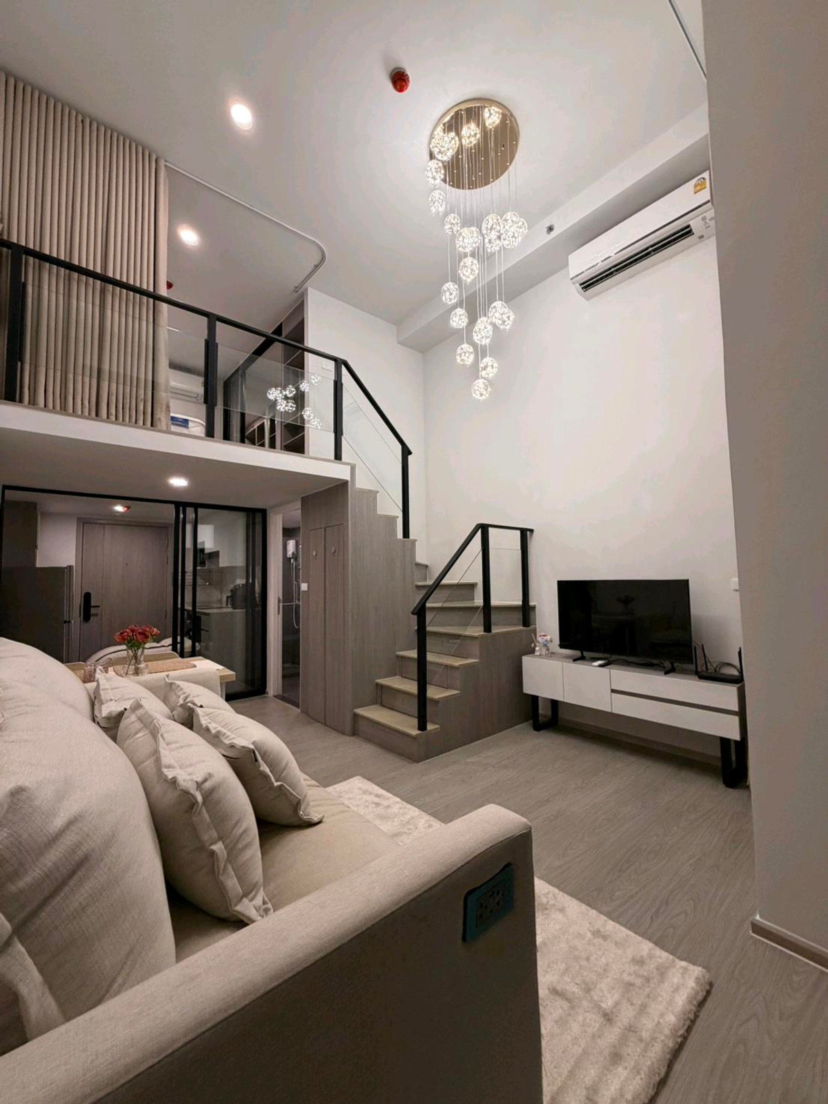 For RentCondoSeri Thai, Ramkhamhaeng Nida : 🚝💥 For rent 🔥💯 Origin Plug and Play Ramkhamhaeng Triple Station, Luxury 39 sqm. Beautiful decoration ready to move.