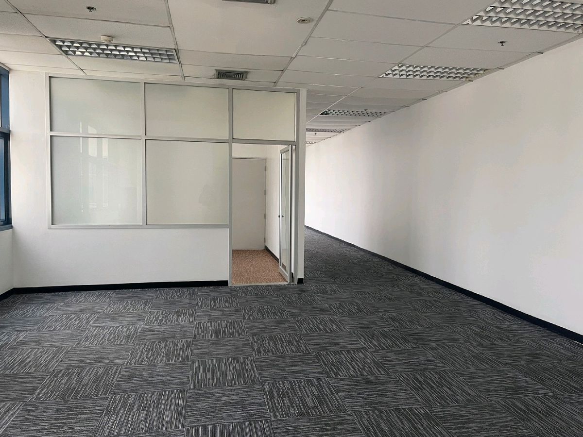 For RentOfficeSukhumvit, Asoke, Thonglor : (BTS Asoke) for rent at 89 square meters, beautiful view, 2.7 meters high
