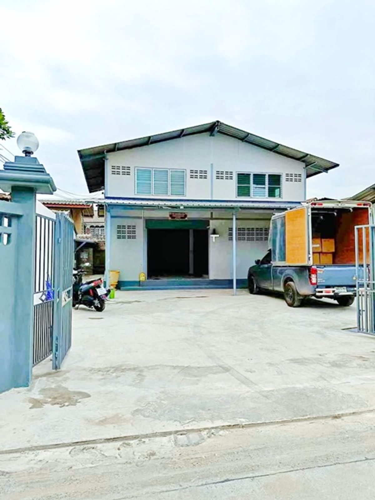 For RentHouseBang kae, Phetkasem : Kasemrad Hospital, Bang Khae 500 meters, rent a house and 2 floors, 2 bedrooms, The Mall Bang Khae 900 m.