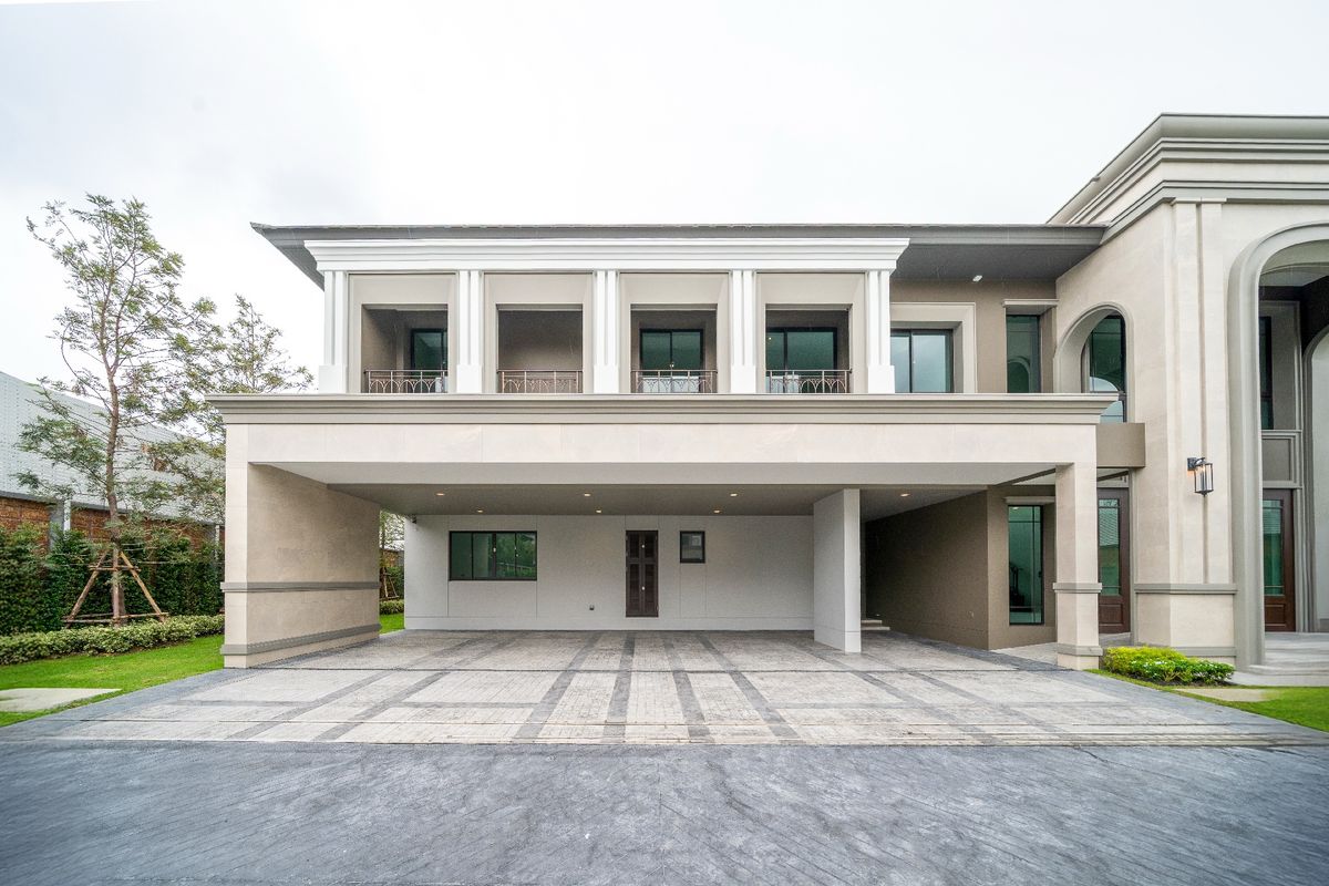 For SaleHousePinklao, Charansanitwong : Large detached house with private swimming pool.