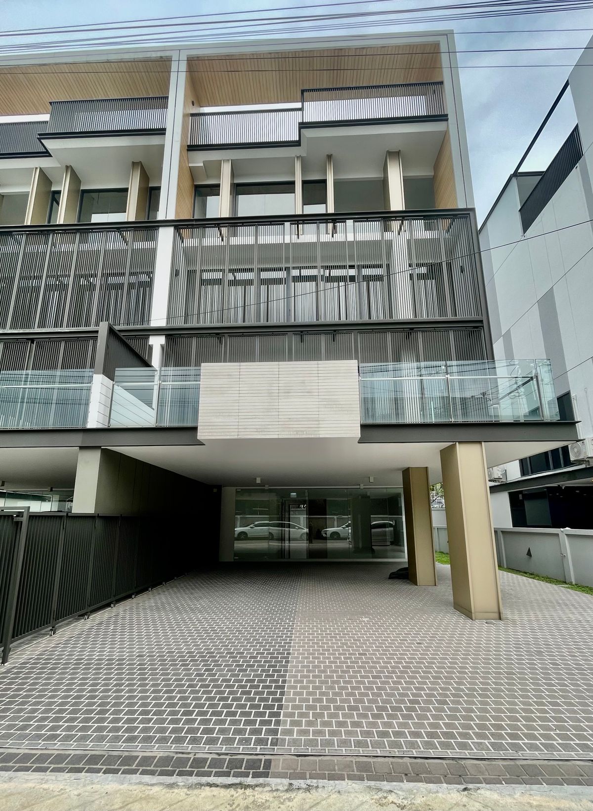 For RentHome OfficeRama9, Petchburi, RCA : The Element Rama9 home Office for rent 5 Bigspace area 6Restroom and Private lift 150,000 Baht | Contact 085-546-9559