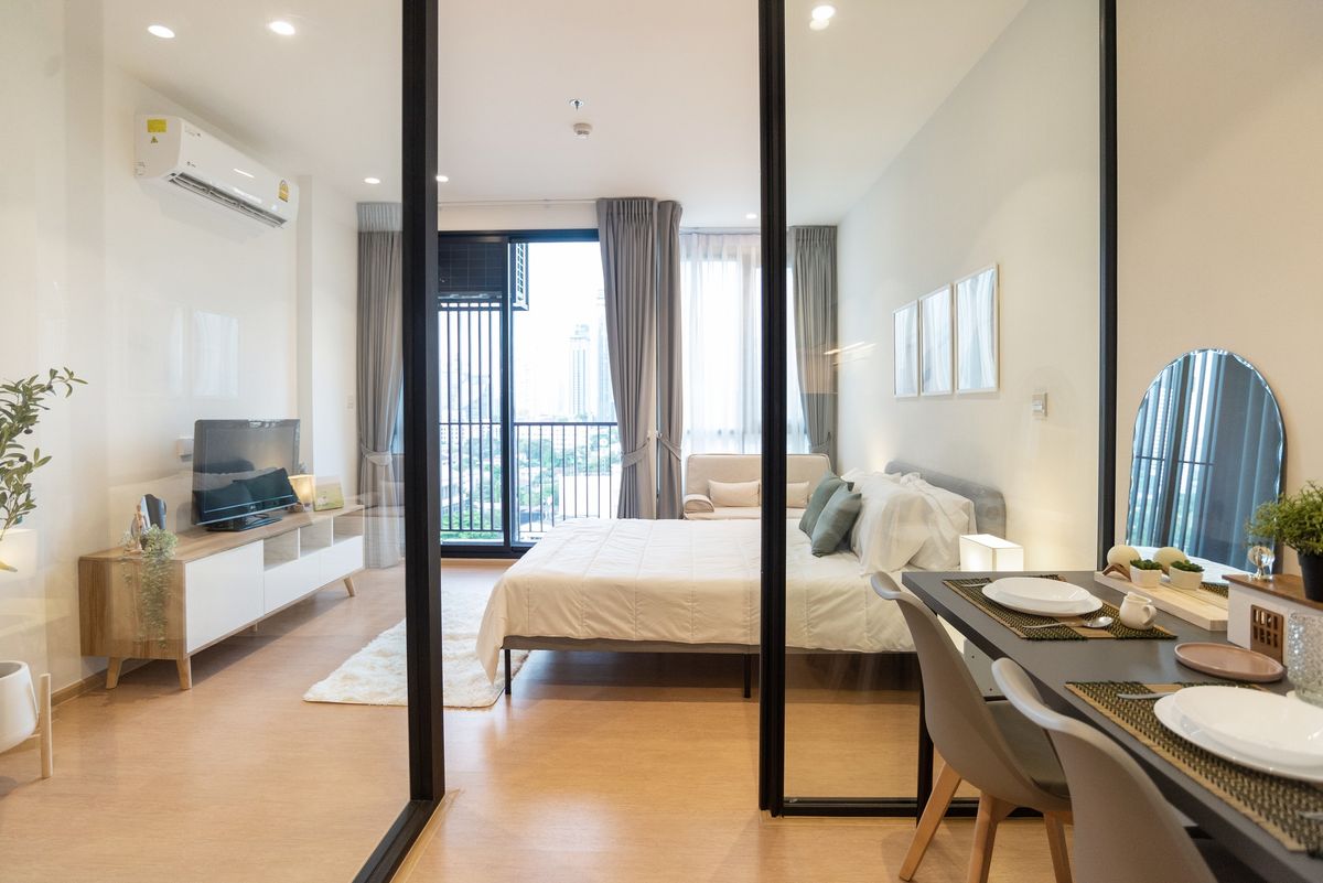 For RentCondoSukhumvit, Asoke, Thonglor : 🏙 Maru Ekkamai 2 - Luxurious condo in the heart of Ekamai can raise animals!  📍 2 ห้องนอน | 2 ห้องน้ำ | ขนาด 55 ตร.ม. 💸 ให้เช่าเพียง 65,000 บาท/เดือน (ราคาต่อรองได้!)  Call: 086-746-8882 (K. Cooper)