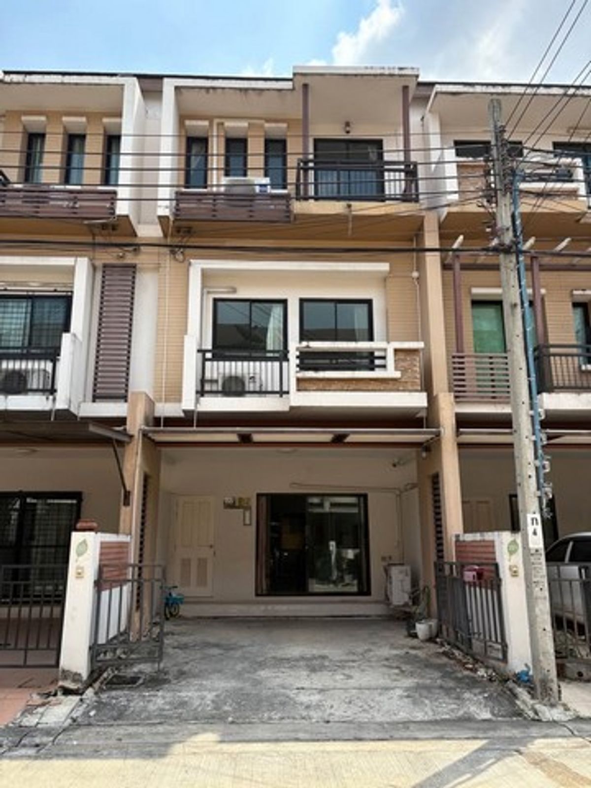 For RentTownhomePattanakan, Srinakarin : HR2345 Sold and rent 3 -story townhome, Time Home Hua Mak 21 project, near Samitivej Srinakarin Hospital