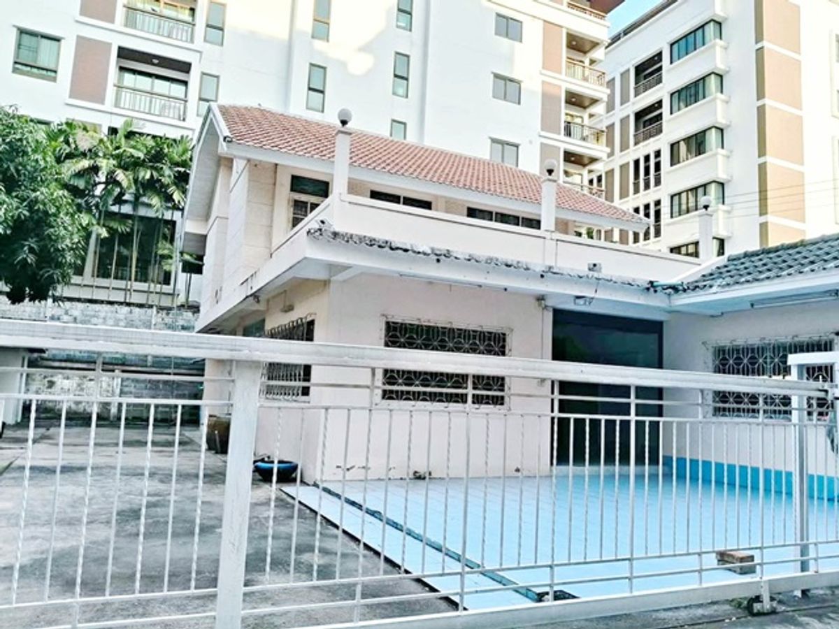 ให้เช่าบ้านพัทยา บางแสน ชลบุรี สัตหีบ : ใกล้โรบินสันศรีราชา เพียง 10 เมตร! บ้านทำออฟฟิศ ว่างให้เช่า 5นอน 3น้ำ 350ตรม. ศูนย์การค้าแปซิฟิค พาร์ค 20 เมตร จอดรถ5คัน ใกล้ 7-11 TOP