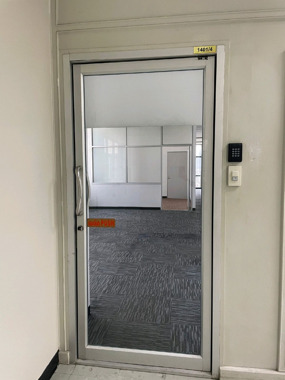 For RentOfficeSukhumvit, Asoke, Thonglor : (BTS Asoke) for rent at 89 square meters, beautiful view, 2.7 meters high