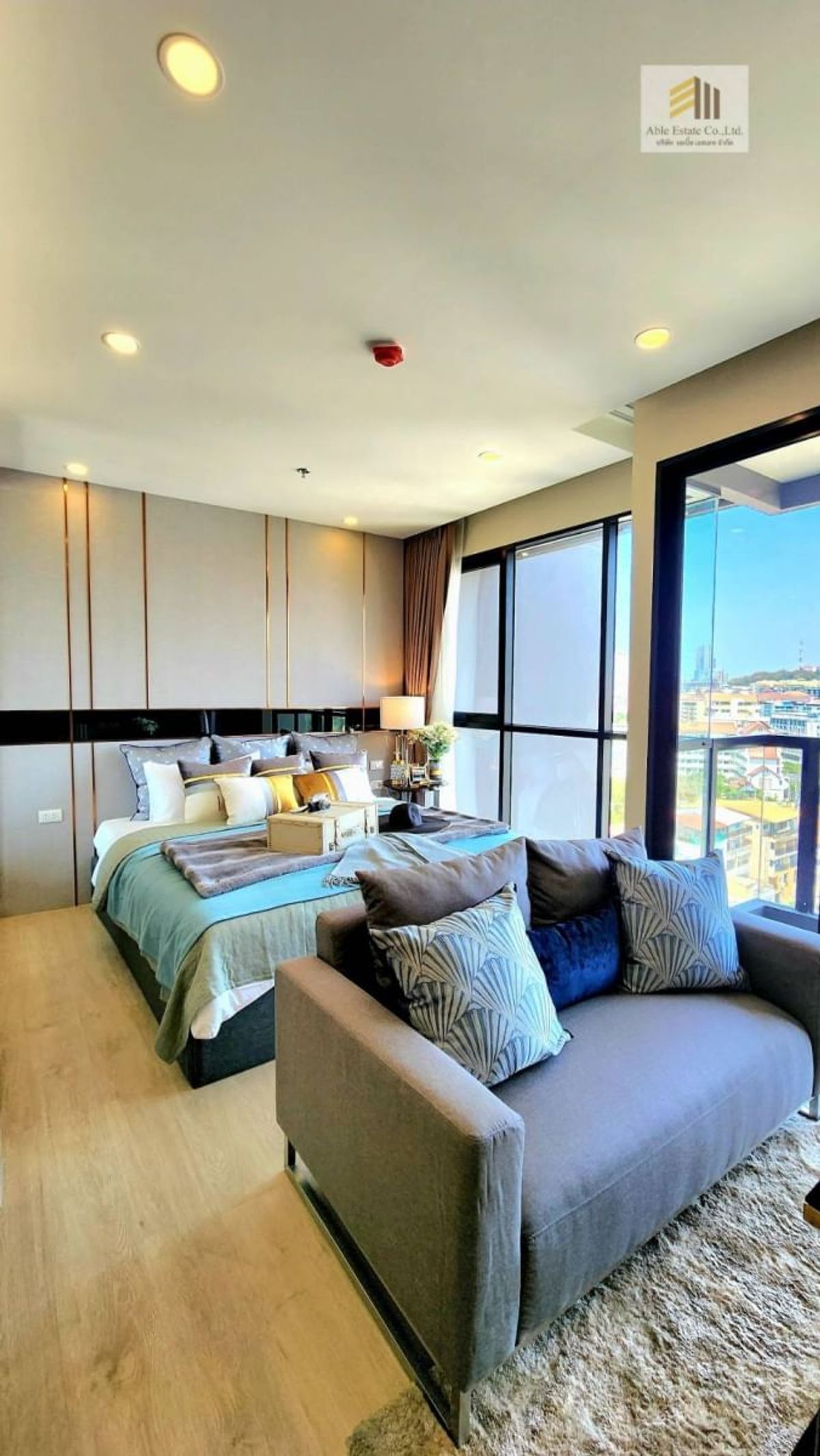 ขายคอนโดพัทยา บางแสน ชลบุรี สัตหีบ : The Panora Pratamnuk, a luxury condo on Pratumnak Hill  fully furnished, only 200 meters from the sea.