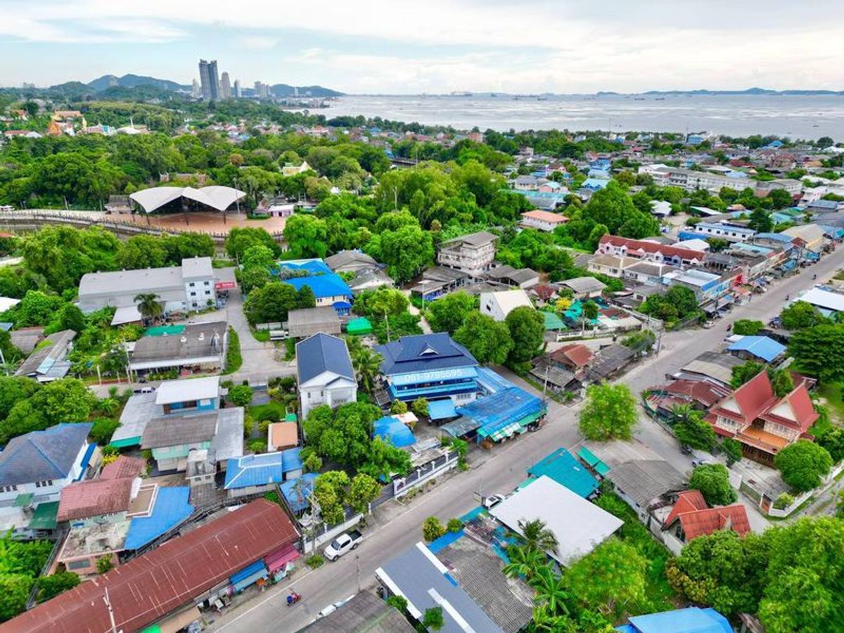 ขายที่ดินศรีราชา แหลมฉบัง บ้านบึง : ขายที่ดินพร้อมบ้า สิ่งปลูกสร้าง ใกล้ทะเลบางพระ ศรีราชา
