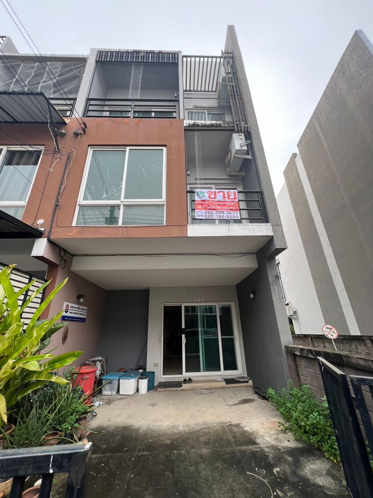 For RentTownhomeNawamin, Ramindra : Rent a 3 -story townhome, Greenwich, Ram Inthra, on Ram Inthra Road, the back, not next to anyone  