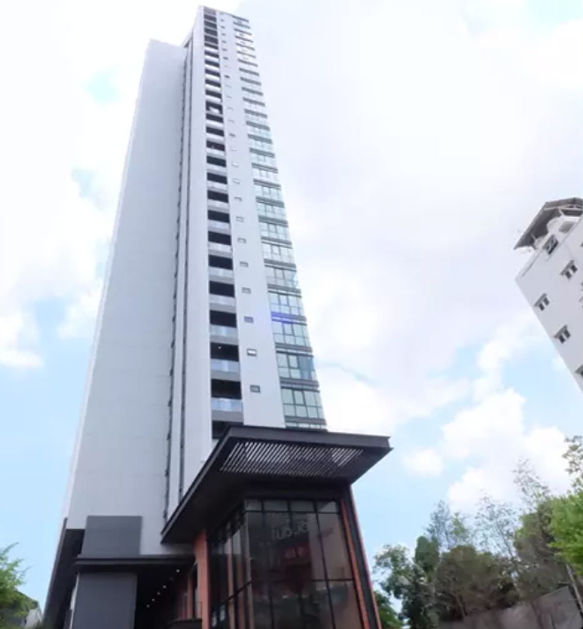 ขายคอนโดลาดพร้าว เซ็นทรัลลาดพร้าว : 🔥ขาย  hot deal ถูกสุด  Chapter One Midtown  2 bed  เพียง 6.39 MB ถูกเท่าไซต์เล็ก คุ้มมาก 