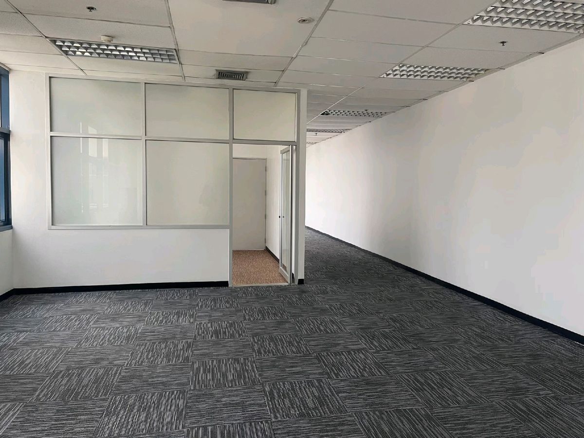 For RentOfficeSukhumvit, Asoke, Thonglor : (BTS Asoke) for rent at 89 square meters, beautiful view, 2.7 meters high