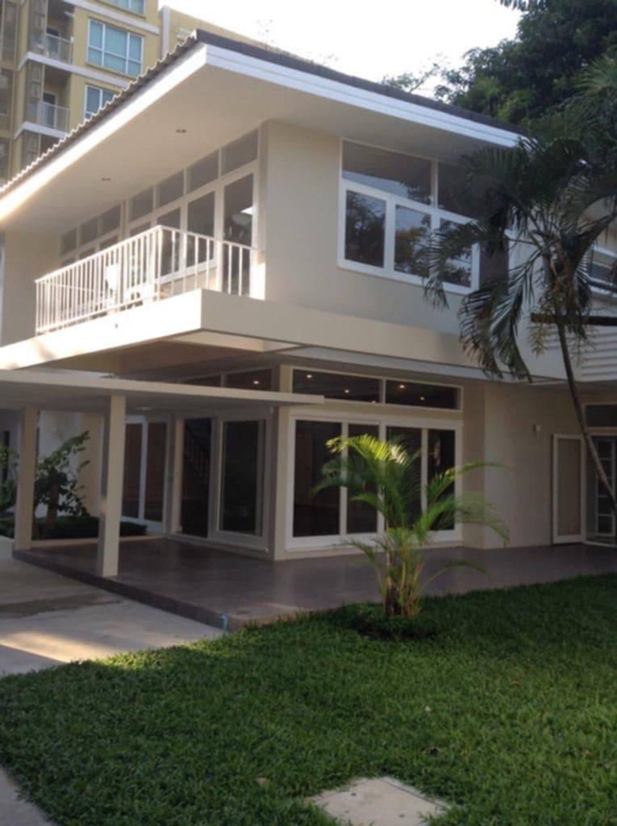 ให้เช่าบ้านสุขุมวิท อโศก ทองหล่อ : 📢👇Available for viewing April 25, Ready to move in May 25 Rent with your own furniture in the traditional house only 500 meters from the main road