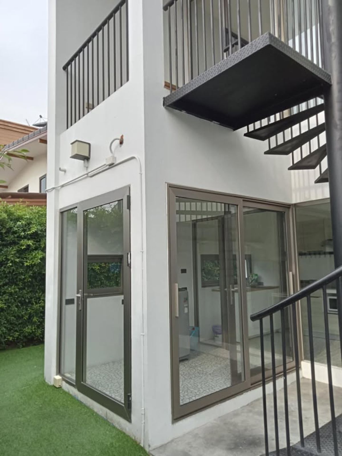 ให้เช่าโฮมออฟฟิศโชคชัย4 ลาดพร้าว71 : Home Office for rent with BTS access in Ladprow 35 Contact Agent Aey Tel./Line: 093-939-7861