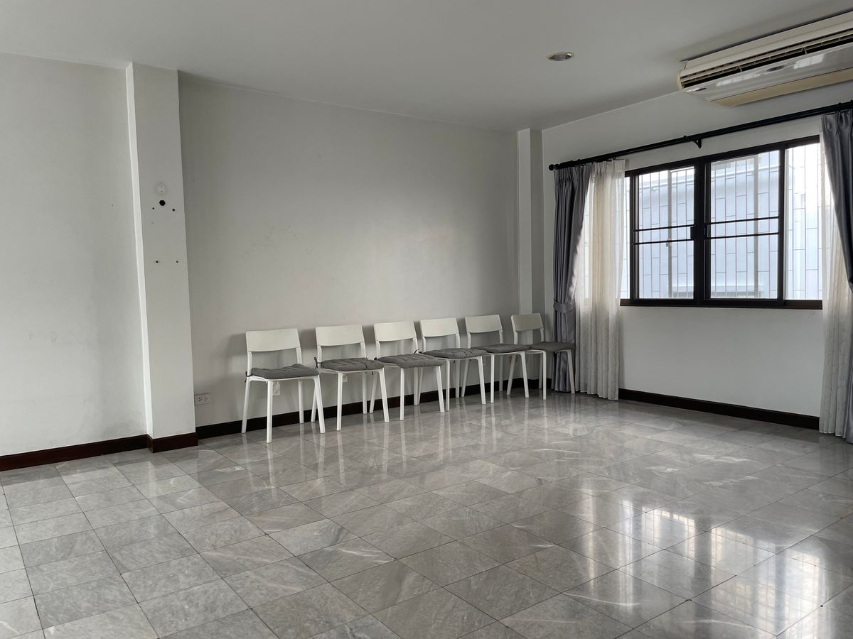 For SaleTownhomeSukhumvit, Asoke, Thonglor : 4 -story townhome for sale, Sukhumvit 101, near BTS Punnawithi