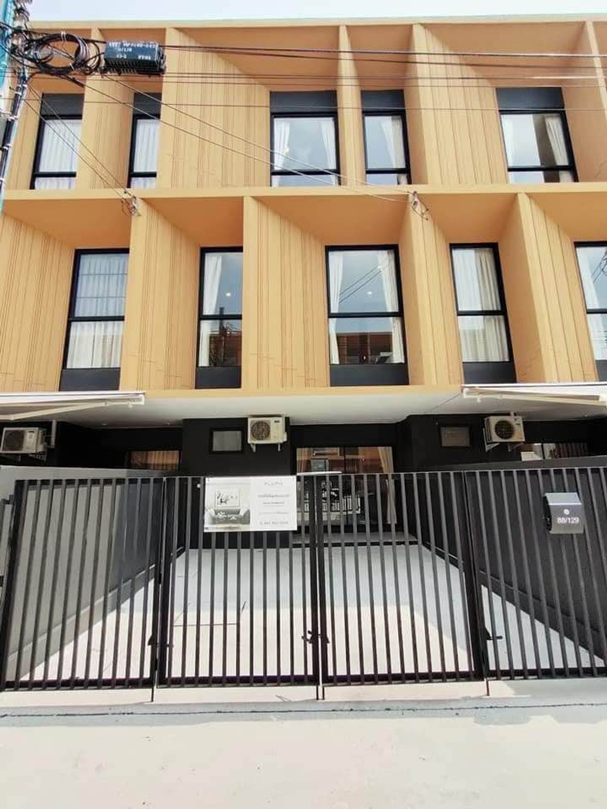 For RentTownhomeNawamin, Ramindra : Rent a 3 -story townhome, Pol. Watcharapol - Ekkamai Line: @katagent