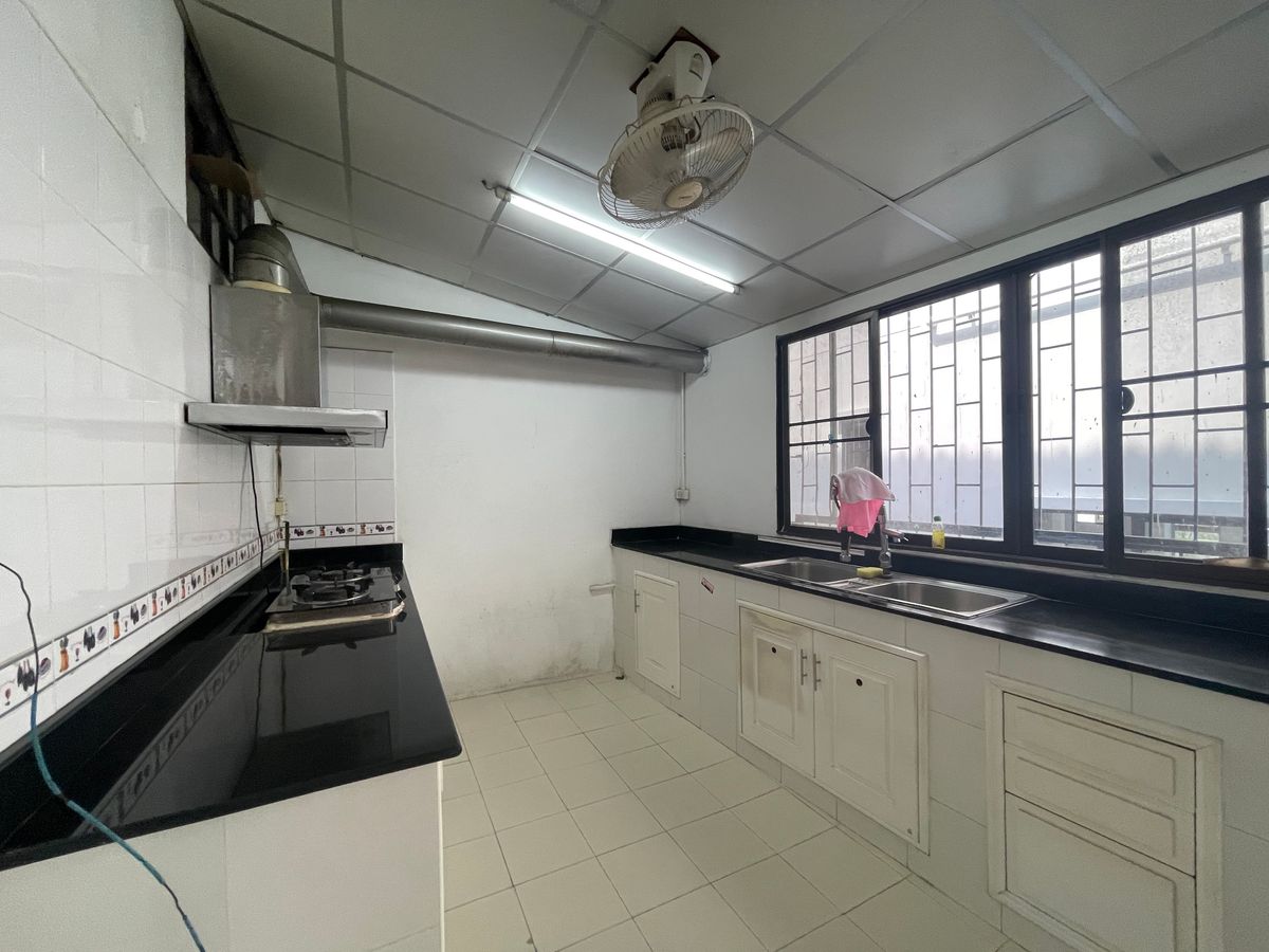 For SaleTownhomeSukhumvit, Asoke, Thonglor : 4 -story townhome for sale, Sukhumvit 101, near BTS Punnawithi