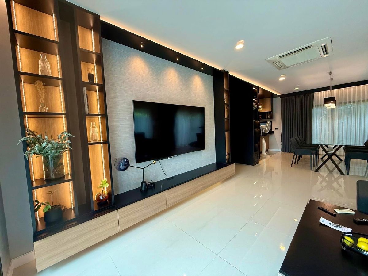 ให้เช่าบ้านพัฒนาการ ศรีนครินทร์ : Luxury Living Awaits in Setthasiri Krungthepkreetha 2 4-4BR : Ready to move in 095-249-7892 