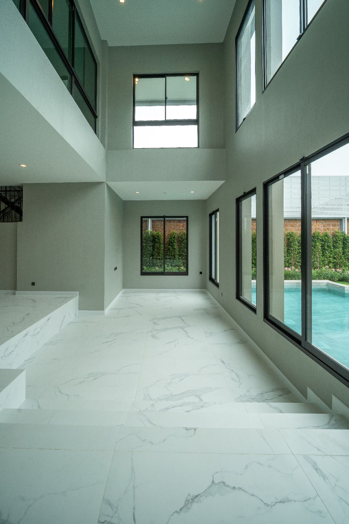 For SaleHousePinklao, Charansanitwong : Large detached house with private swimming pool.