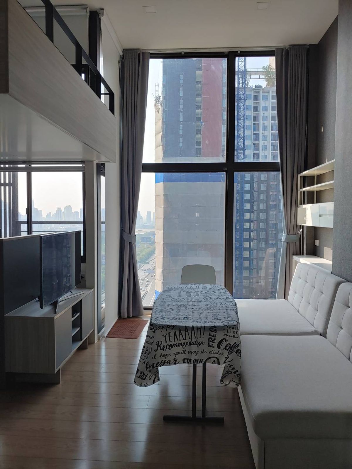 ให้เช่าคอนโดพระราม 9 เพชรบุรีตัดใหม่ RCA : Luxury Condo for Rent - Chewathai Residence Asoke