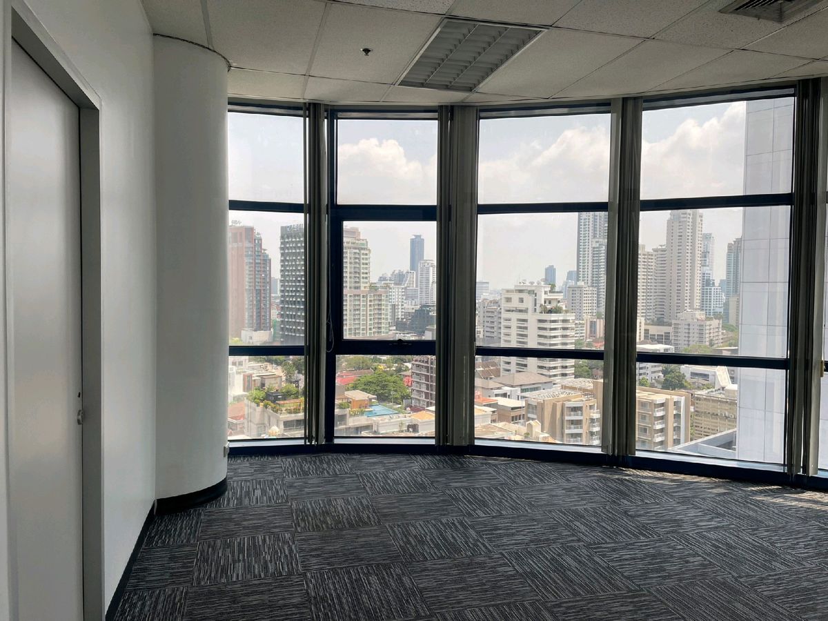 For RentOfficeSukhumvit, Asoke, Thonglor : (BTS Asoke) for rent at 89 square meters, beautiful view, 2.7 meters high