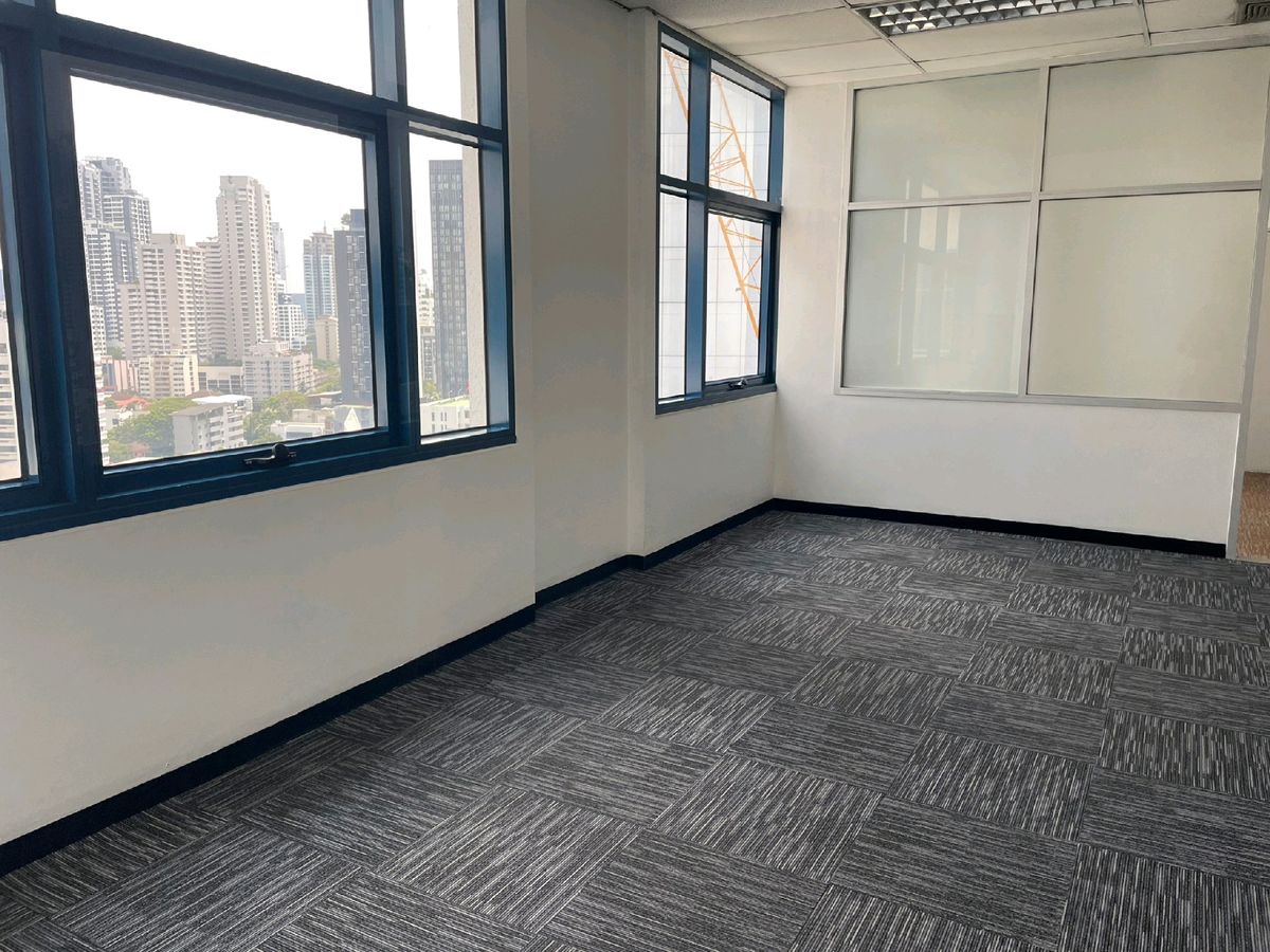 For RentOfficeSukhumvit, Asoke, Thonglor : (BTS Asoke) for rent at 89 square meters, beautiful view, 2.7 meters high