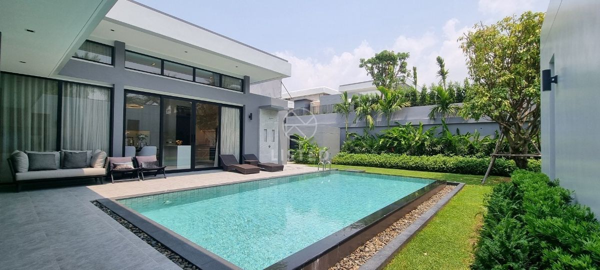 For SalePattaya, Bangsaen, Chonburi : Modern Tropical 3-Bedroom Pool Villa For Sale in South Pattaya