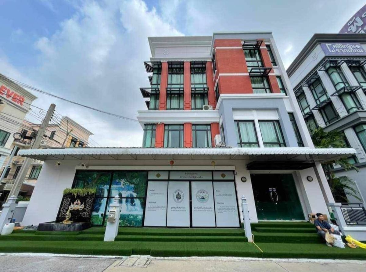 ให้เช่าอาคารพาณิชย์บางนา แบริ่ง ลาซาล : ให้เช่าตึกสำนักงาน 4 ชั้น ริม ถ.บางนา-ตราด กม 3  ใกล้ WIH International Hospital ใกล้ไบเทค บางนา