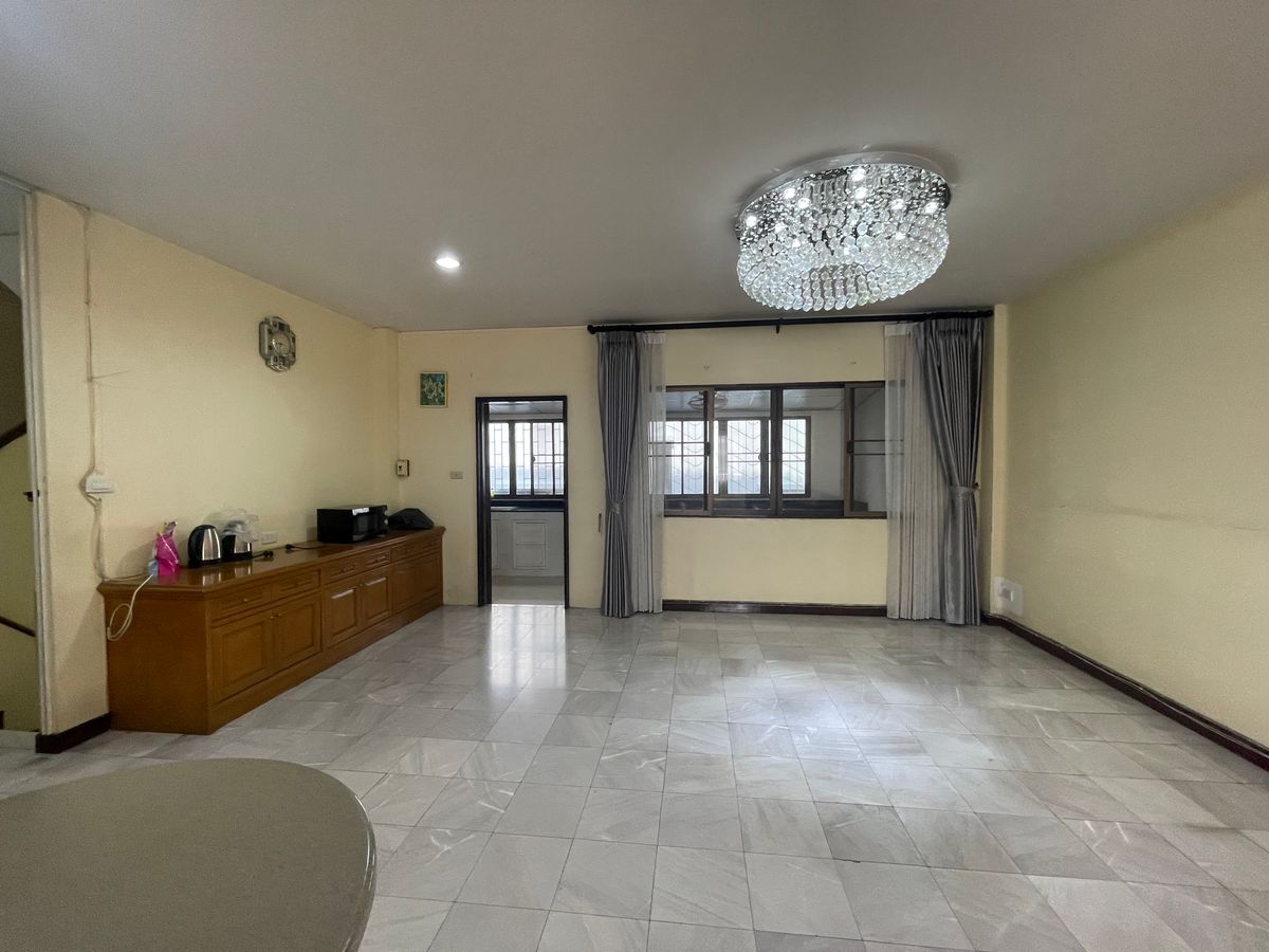 For SaleTownhomeSukhumvit, Asoke, Thonglor : 4 -story townhome for sale, Sukhumvit 101, near BTS Punnawithi