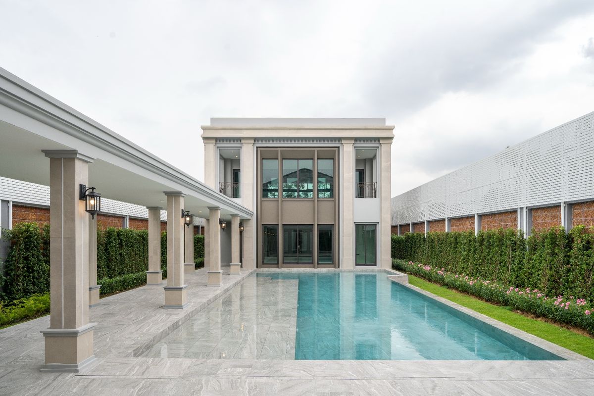 For SaleHousePinklao, Charansanitwong : Large detached house with private swimming pool.