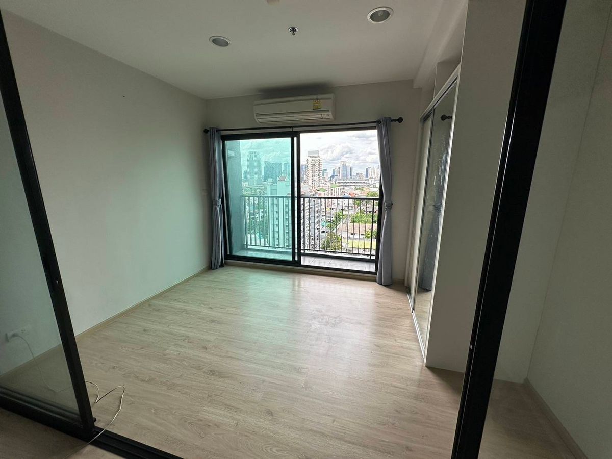 For SaleCondoRatchadapisek, Huaikwang, Suttisan : Urgent sale !! Never renting empty rooms, good price, ready to consult a free loan / make an appointment to see immediately.