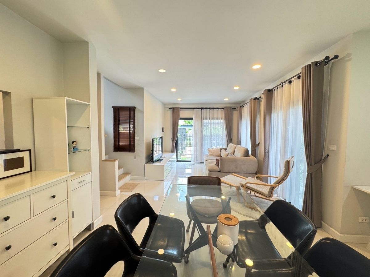 ขายบ้านสมุทรปราการ สำโรง : ขายบ้านเดี่ยวใกล้สนามบิน 3ห้องนอน 3ห้องน้ำ หลังริม ทิศเหนือ บ้านสวยมาก แถมเฟอร์ แถมเครื่องใช้ไฟฟ้าทั้งบ้าน!  โครงการบริทาเนีย บางนา-กม.12