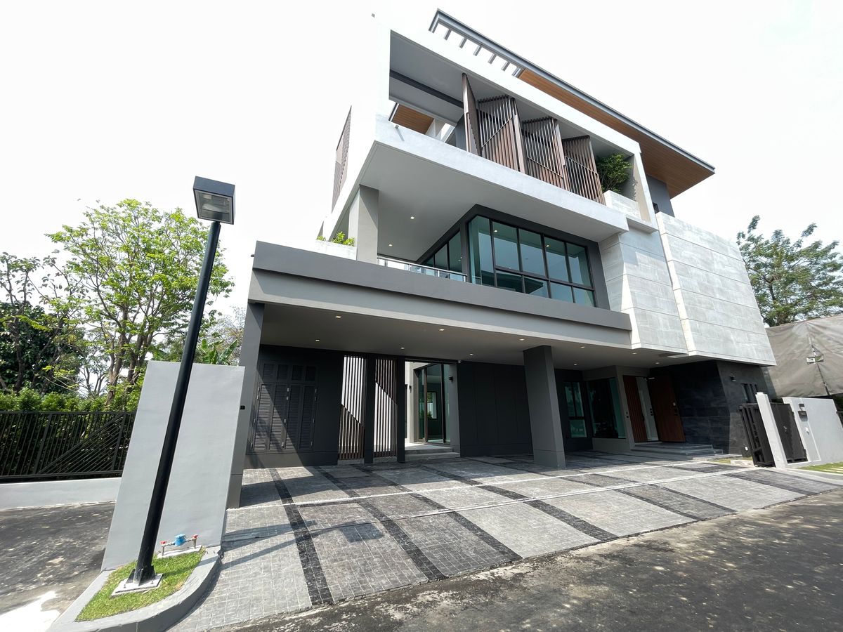 ขายบ้านบางนา แบริ่ง ลาซาล : THE GENTRY Sukhumvit-Bangna 5 Bed 7 Bath 5 parking 695 SQ.M 156.1 SQ.W