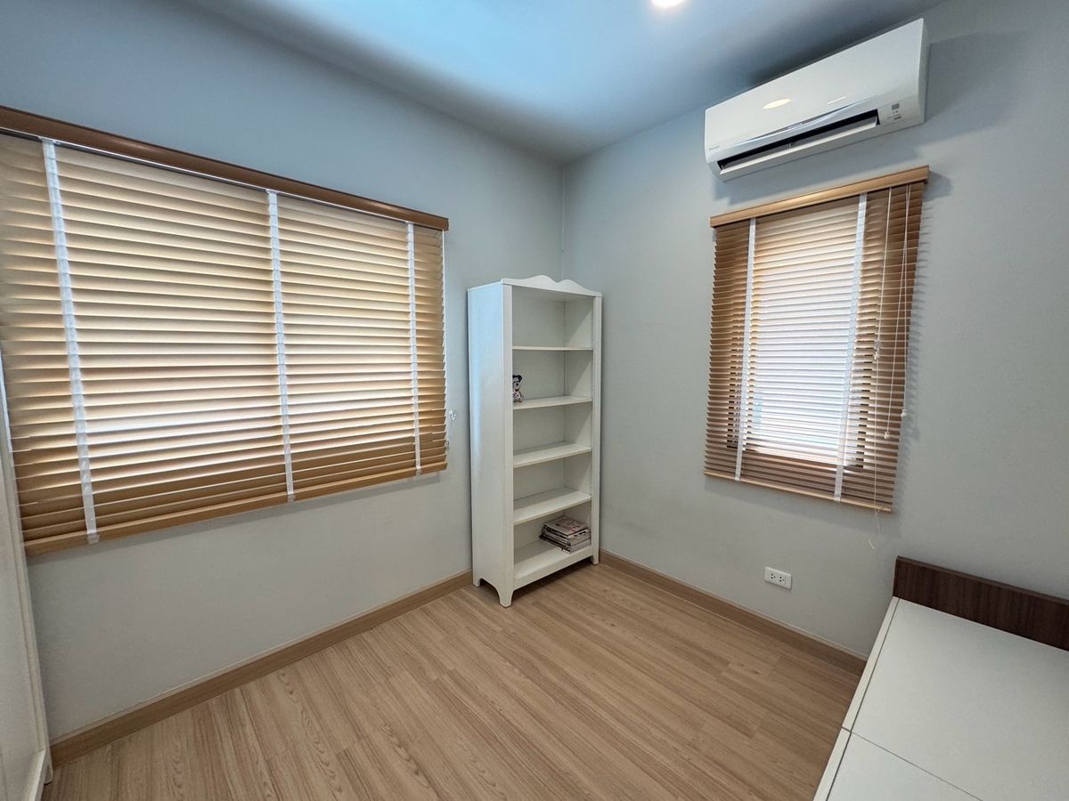 ขายบ้านสมุทรปราการ สำโรง : ขายบ้านเดี่ยวใกล้สนามบิน 3ห้องนอน 3ห้องน้ำ หลังริม ทิศเหนือ บ้านสวยมาก แถมเฟอร์ แถมเครื่องใช้ไฟฟ้าทั้งบ้าน!  โครงการบริทาเนีย บางนา-กม.12