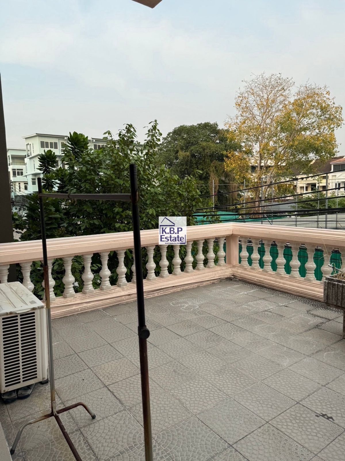 ขายทาวน์โฮมสาทร นราธิวาส : ขายบ้านทาวน์เฮ้าส์ ทำเลสาทร-เจริญราษฏร์10  // 35ตร.ว 7ห้องนอน 4ห้องน้ำ 13,500,000บาท