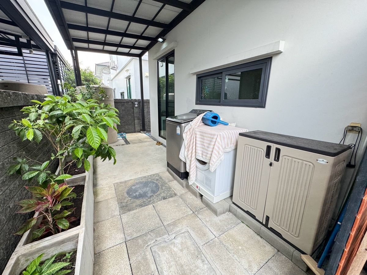 ขายบ้านสมุทรปราการ สำโรง : ขายบ้านเดี่ยวใกล้สนามบิน 3ห้องนอน 3ห้องน้ำ หลังริม ทิศเหนือ บ้านสวยมาก แถมเฟอร์ แถมเครื่องใช้ไฟฟ้าทั้งบ้าน!  โครงการบริทาเนีย บางนา-กม.12