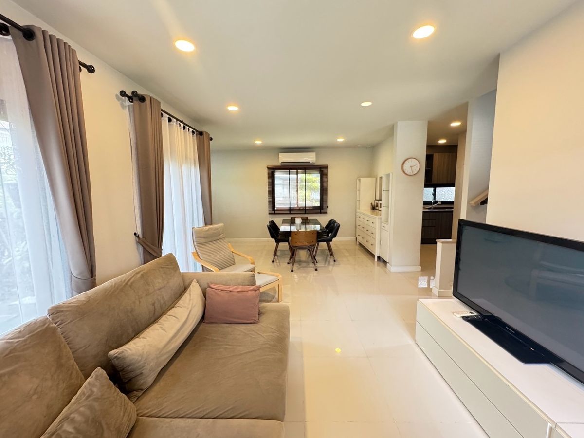 ขายบ้านสมุทรปราการ สำโรง : ขายบ้านเดี่ยวใกล้สนามบิน 3ห้องนอน 3ห้องน้ำ หลังริม ทิศเหนือ บ้านสวยมาก แถมเฟอร์ แถมเครื่องใช้ไฟฟ้าทั้งบ้าน!  โครงการบริทาเนีย บางนา-กม.12