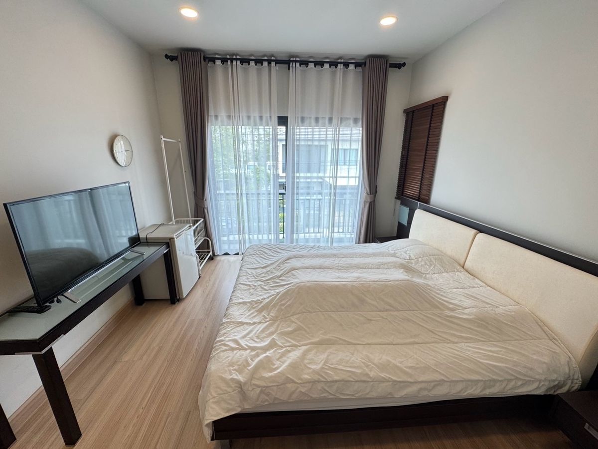 ขายบ้านสมุทรปราการ สำโรง : ขายบ้านเดี่ยวใกล้สนามบิน 3ห้องนอน 3ห้องน้ำ หลังริม ทิศเหนือ บ้านสวยมาก แถมเฟอร์ แถมเครื่องใช้ไฟฟ้าทั้งบ้าน!  โครงการบริทาเนีย บางนา-กม.12