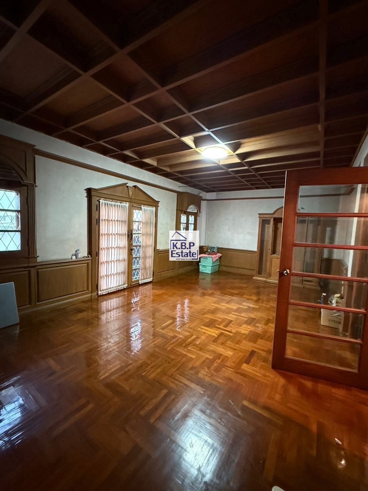 ขายทาวน์โฮมสาทร นราธิวาส : ขายบ้านทาวน์เฮ้าส์ ทำเลสาทร-เจริญราษฏร์10  // 35ตร.ว 7ห้องนอน 4ห้องน้ำ 13,500,000บาท